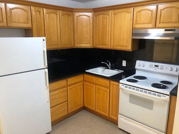 2nd image of 10 Crestline Dr APT 10