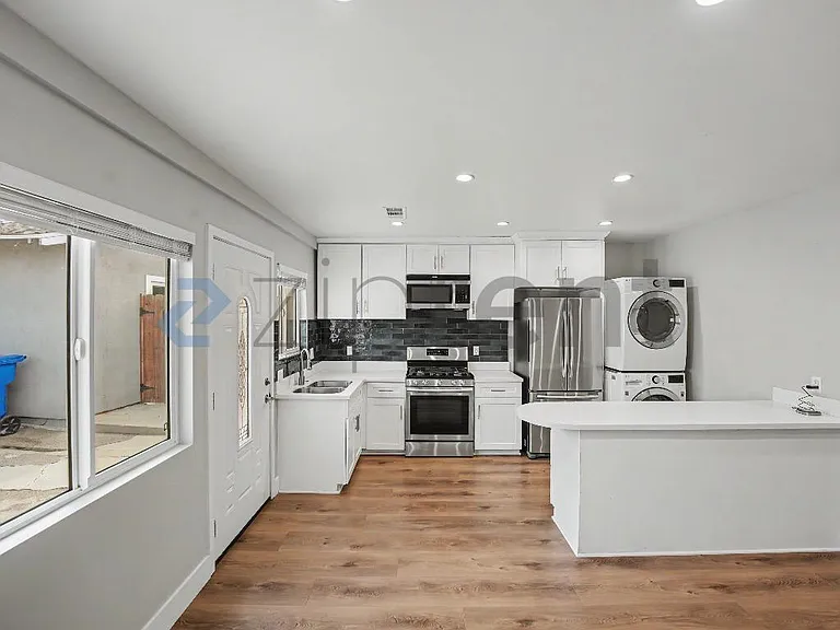 14139 Gault St — Photo 8