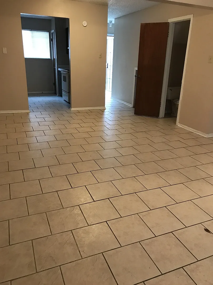Gm 8845 Gsri Ave — Photo 4