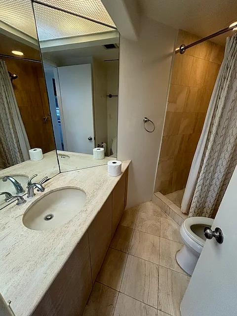 2 bed, 1023 sqft, $3,950 — Photo 4