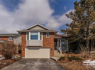 39 Huntings End Ave, Ottawa, ON K2M 1R2