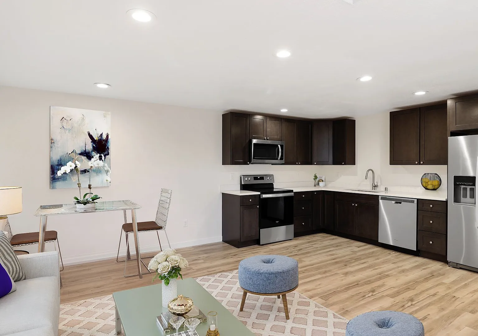 1 Bedroom 1 Bathroom - Downtown - Island Hospital - NAS Whidbey — Photo 3