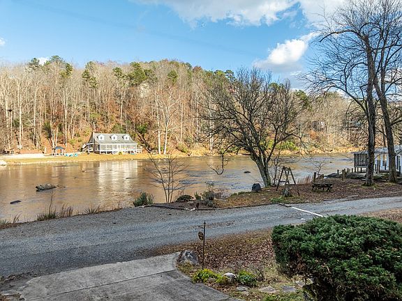 4th image of 232 Riveredge Ln