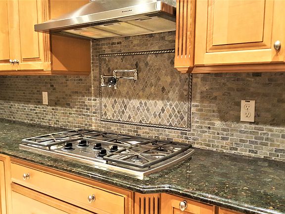 100% CUSTOM TOP QUALITY