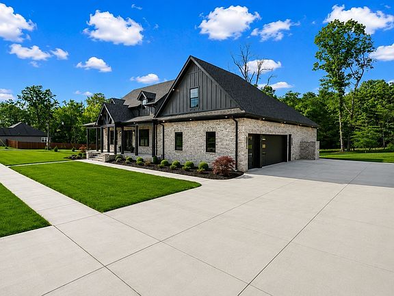 5th image of 2108 Country Club Dr