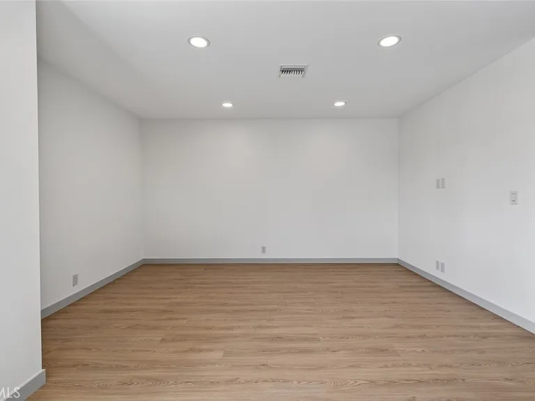 10822 Mount Gleason Ave — Photo 3