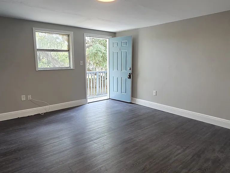 101 S Forest St #6 — Photo 1
