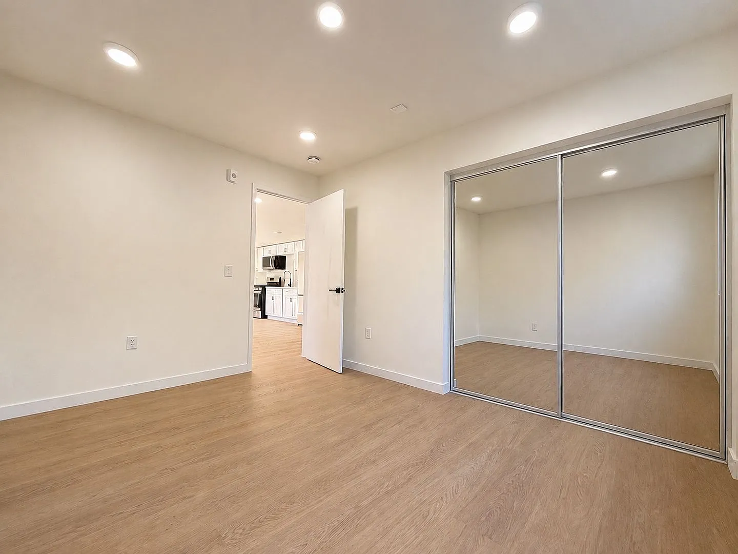 1 bed, 1.0 bath, 553 sqft, $2,295 — Photo 4