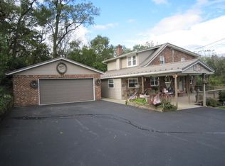 910 Orchard St, Akron, PA 17501