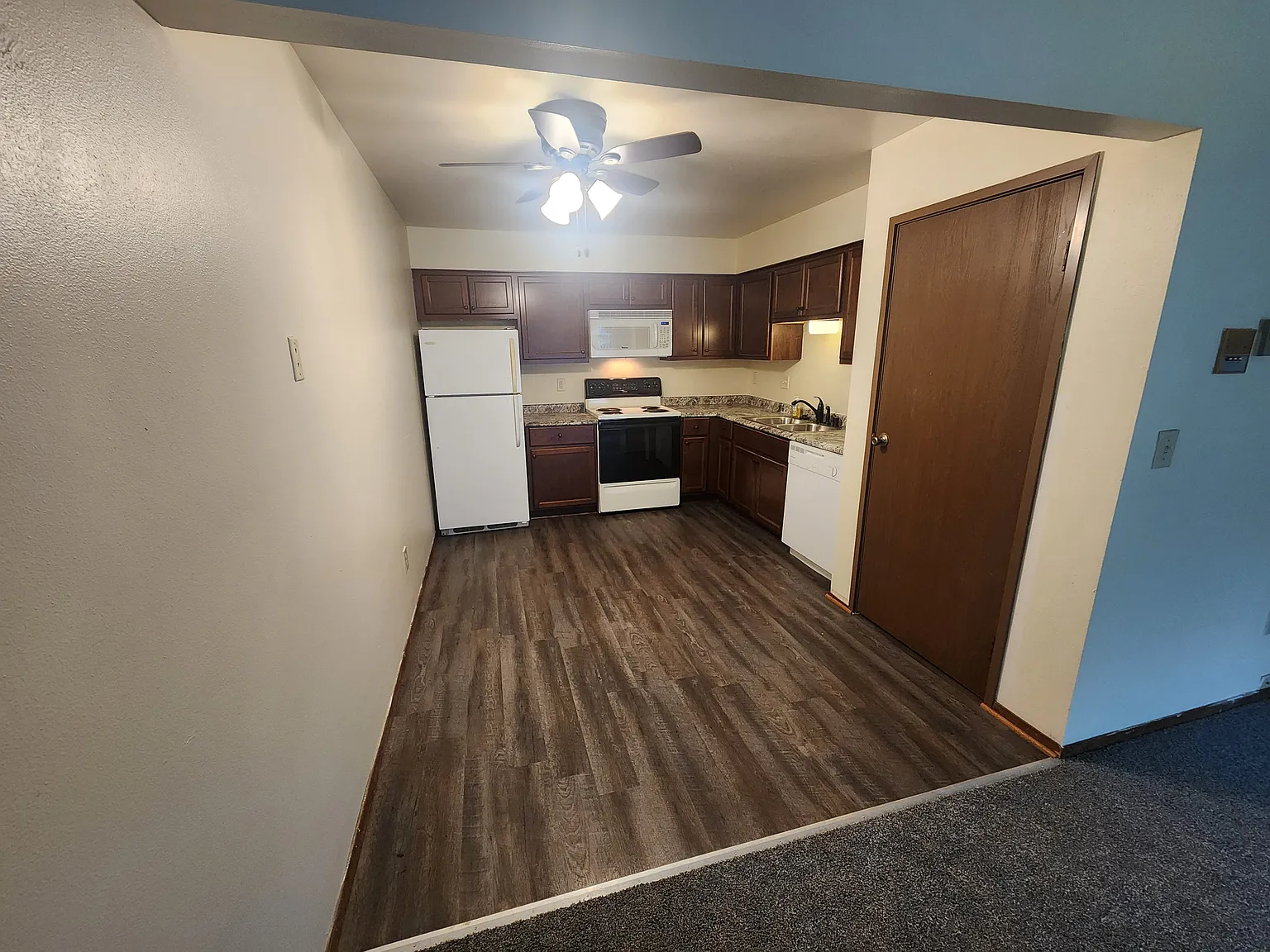 2 bed, 900 sqft, $1,195 — Photo 1