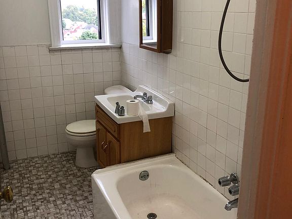 3rd image of 8406 109th St #D9