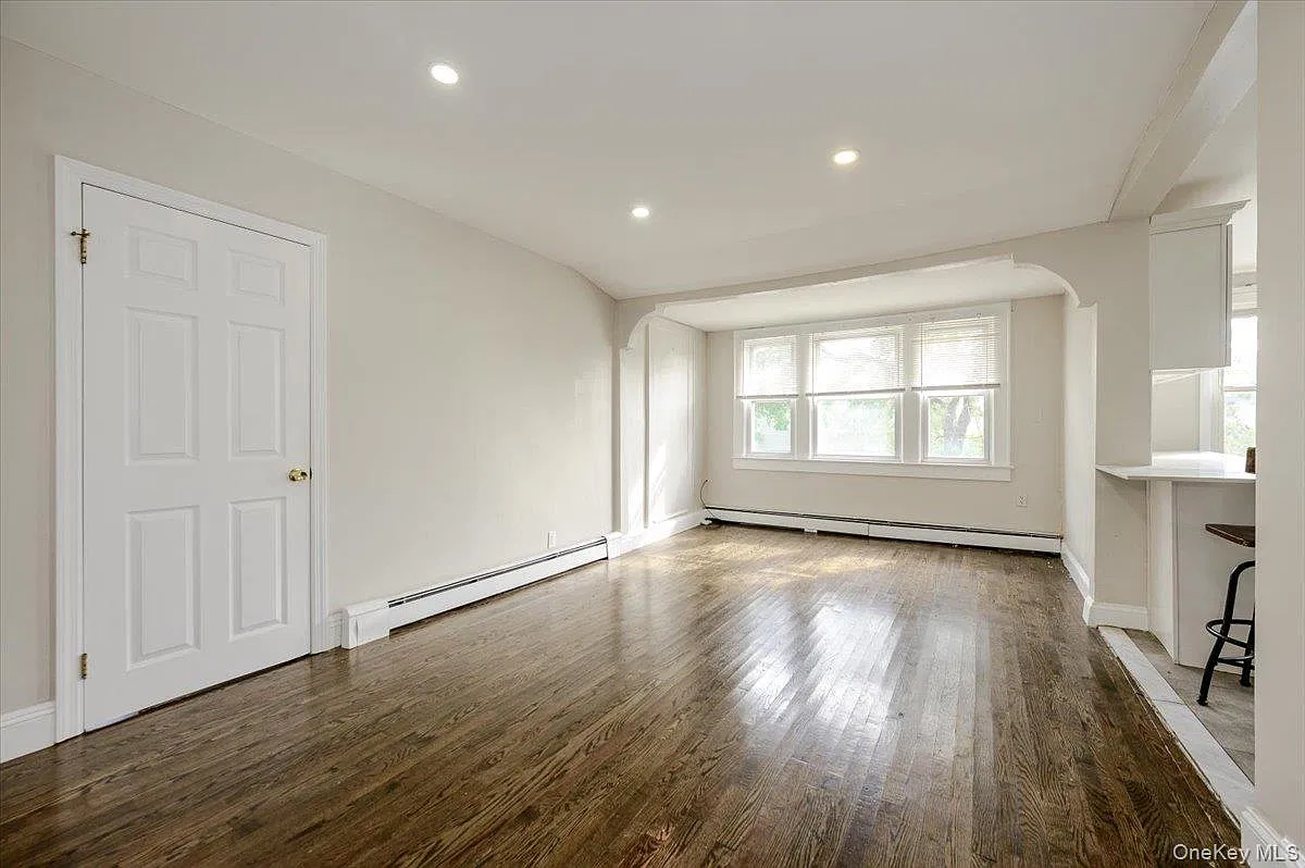 3 bed, 2.0 bath, 2339 sqft, $3,500 — Photo 3
