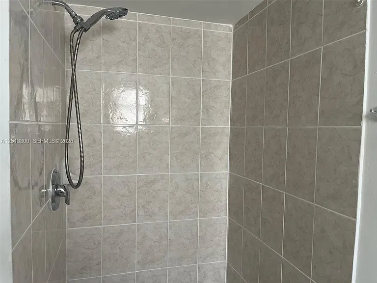 1020 SW 4th St #102 — Photo 6