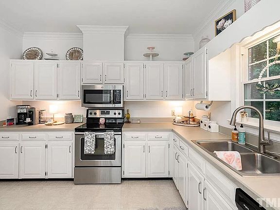 Large amount of cabinet and counter space in the kitchen.