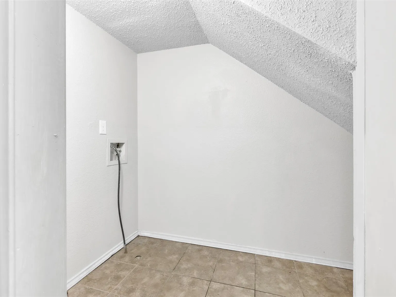 2 bed, 1.5 bath, 800 sqft, $1,100 — Photo 4
