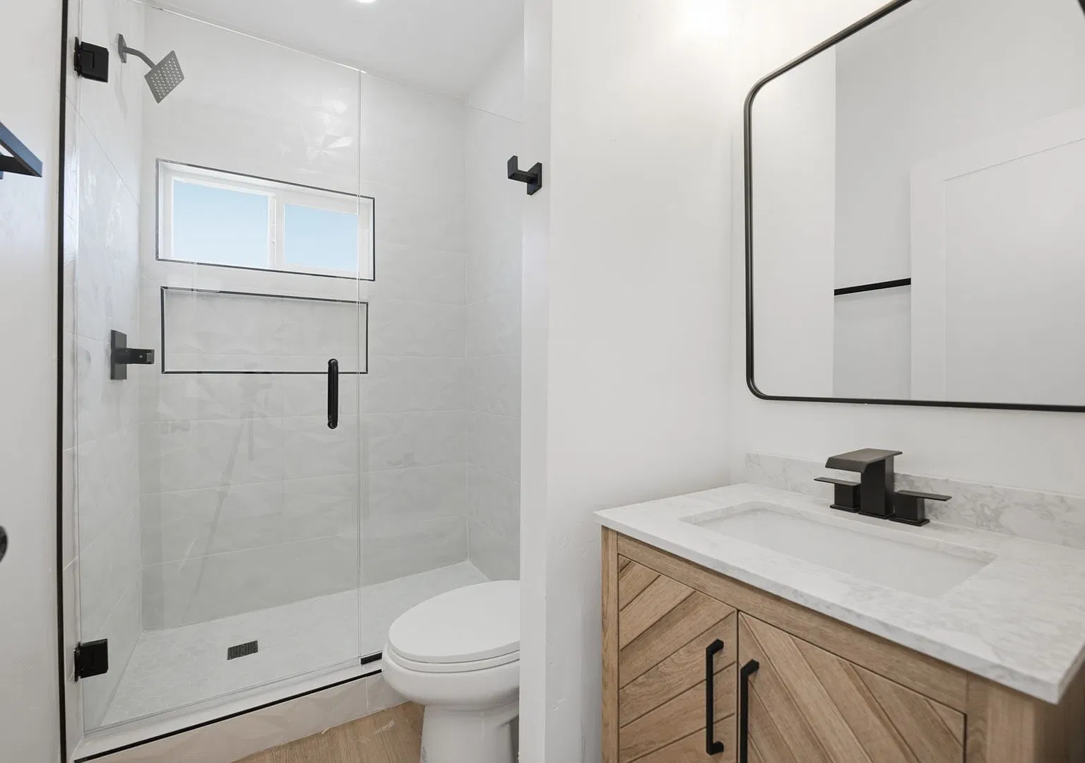 Modern 4 Bedroom Home in the College Area with In-Unit Laundry — Photo 4