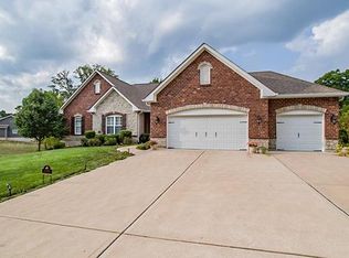 3356 Whispering Creek Dr, Festus, MO 63028