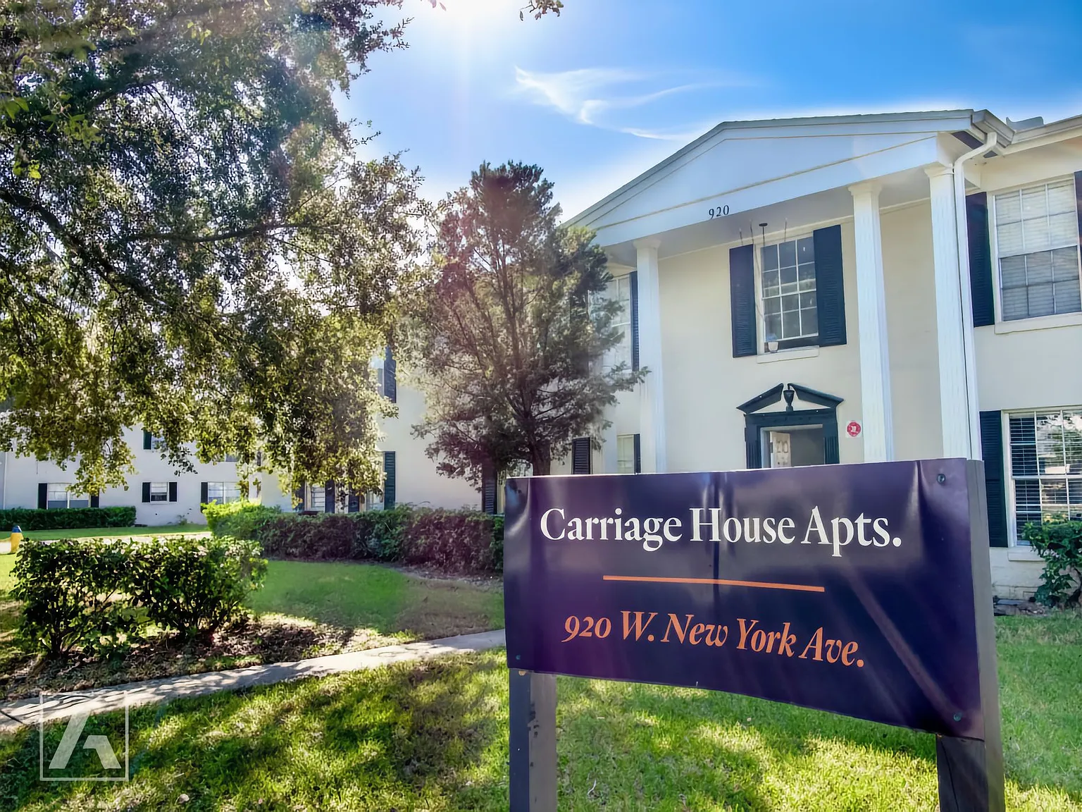 Carriage House — Photo 2