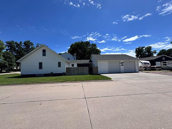 4th image of 1418 C Ave