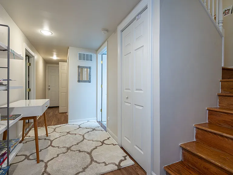 2324 W Medill Ave #1 — Photo 5