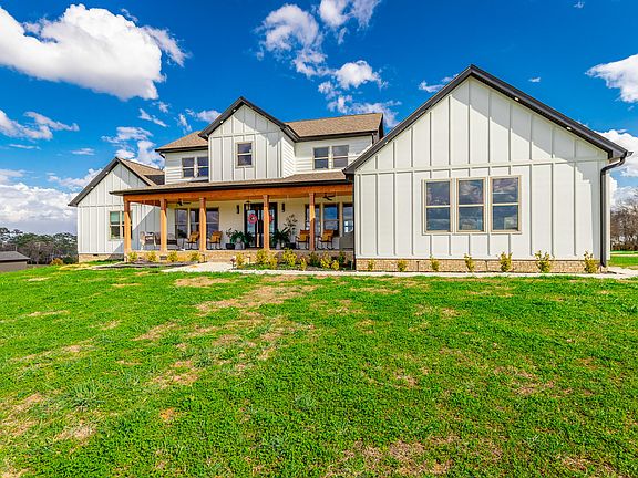 3rd image of 686 Bell Rd