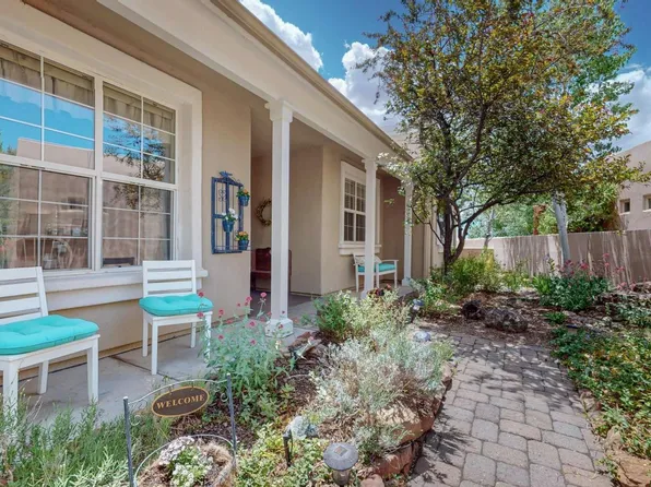 4 Conestoga Trl, Santa Fe, NM 87508
