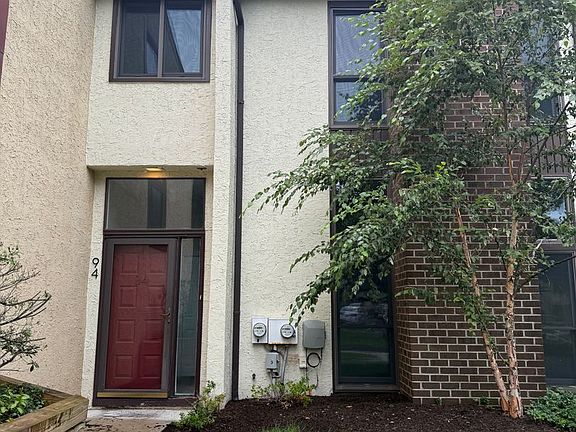 3rd image of 94 Palace Ct