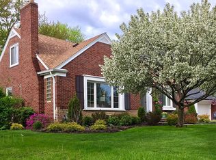 1150 N Renaud Rd, Grosse Pointe Woods, MI 48236