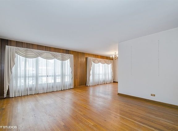 3rd image of 10029 Lamon Ave