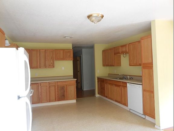 3rd image of 108 S Powell Ave