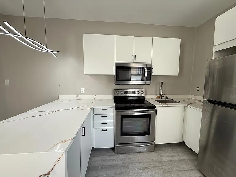 135 Peach St — Photo 3