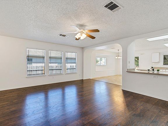 5th image of 3602 Meadow Park Dr
