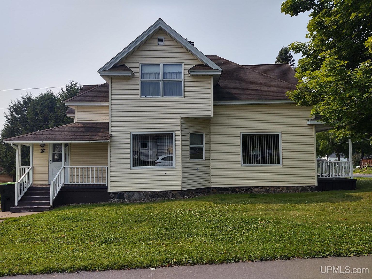 801 Stambaugh Ave, Iron River, MI 49935 Zillow