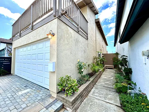 2461 Geranium St Photo 1