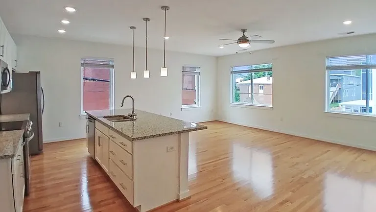 1219 Bainbridge St #B — Photo 2