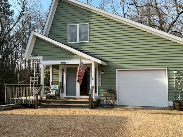 65 Heron Crest Ln, Kilmarnock, VA 22482