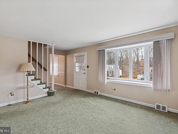 4th image of 2886 Lovell Ave