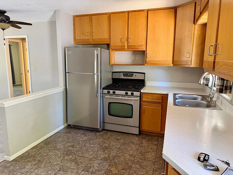 625-627 Sand Lake Rd — Photo 3