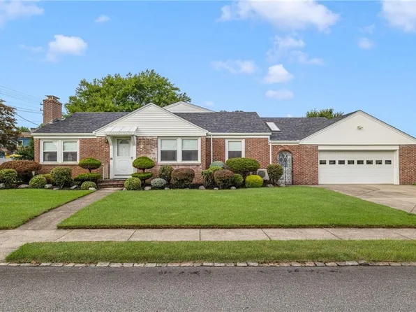 110 Elsie St, Cranston, RI 02910