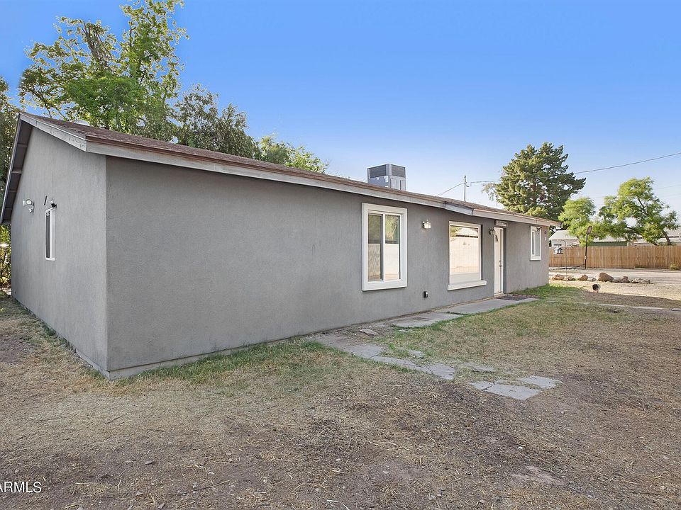 1st image of 2805 W Augusta Ave