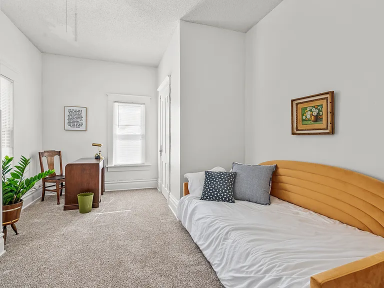 216 E Main St #1/2 — Photo 6