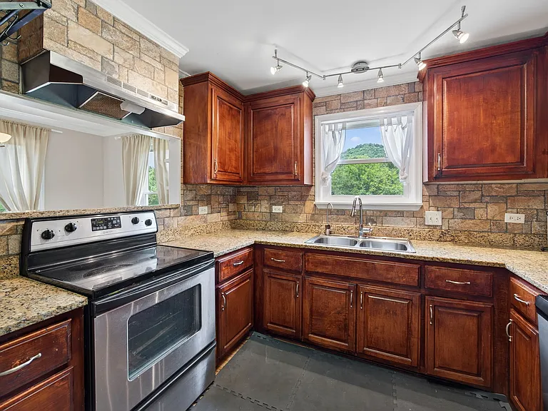 3203 Statesville Rd — Photo 15