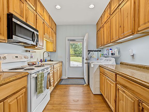4th image of 430 Powell Chapel Rd