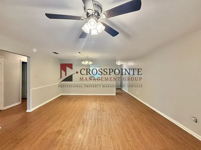 2531 Westminster Dr — Photo 9