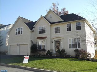 2 Hunters Hill Dr, Morgantown, PA 19543