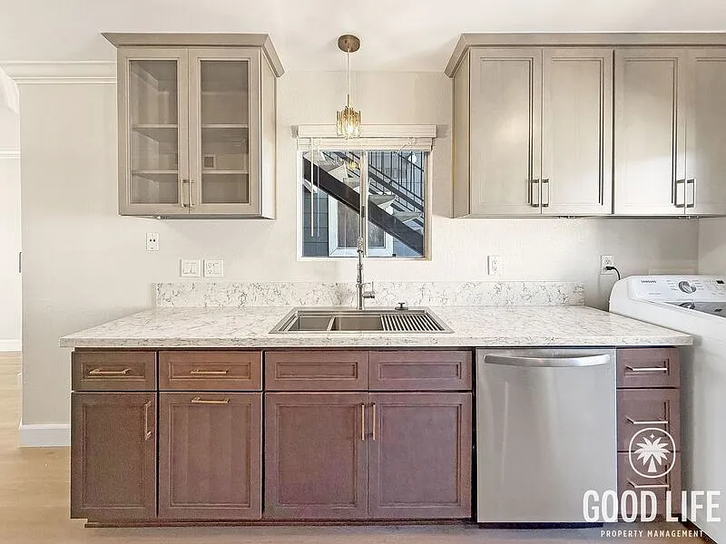 2 bed, 1.0 bath, 900 sqft, $3,300 — Photo 4