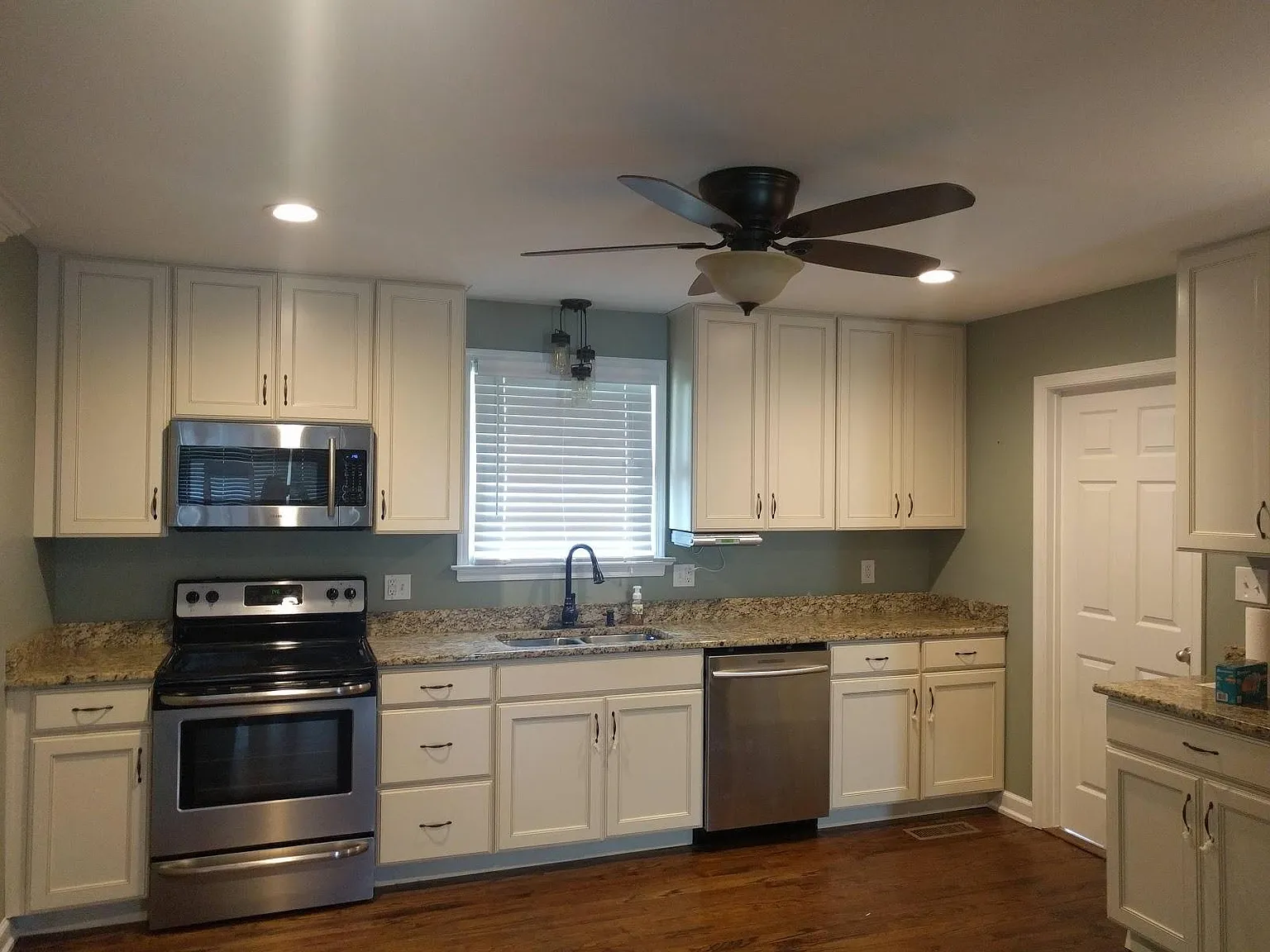 3 bed, 1215 sqft, $1,700 — Photo 4