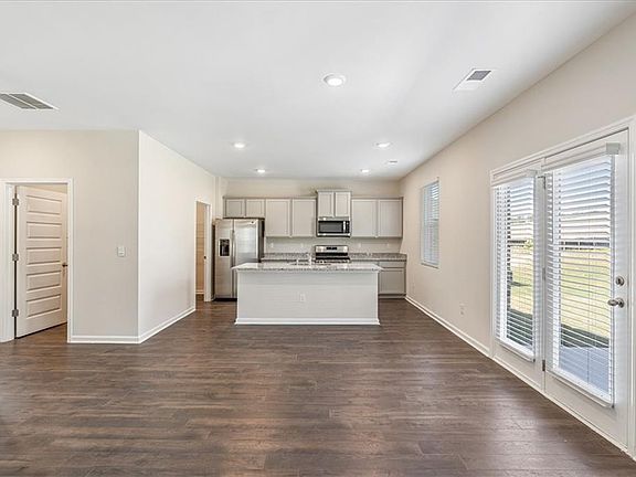 3rd image of 1508 Brangus Dr