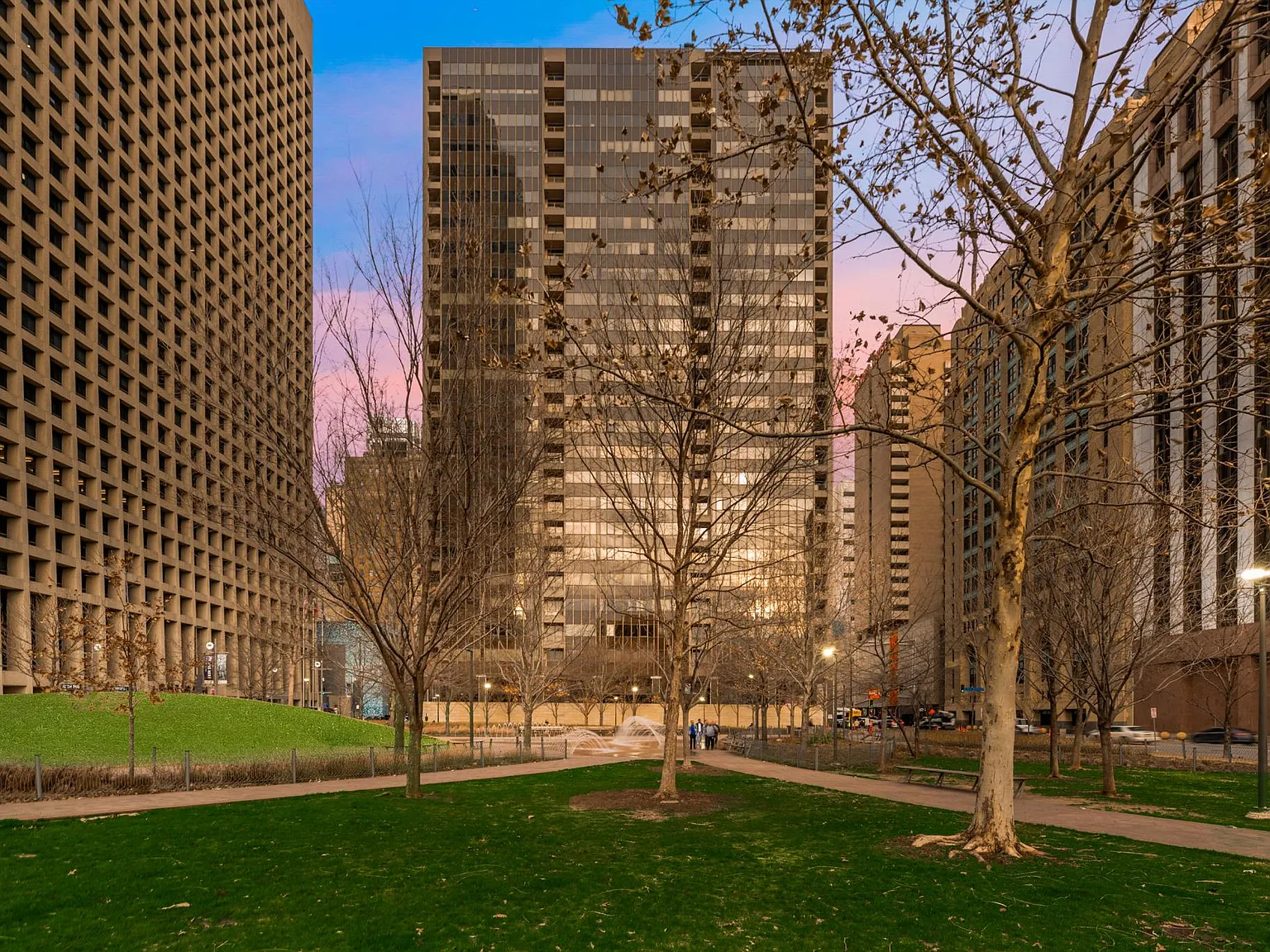 1 bed, 880 sqft, $2,100 — Photo 1