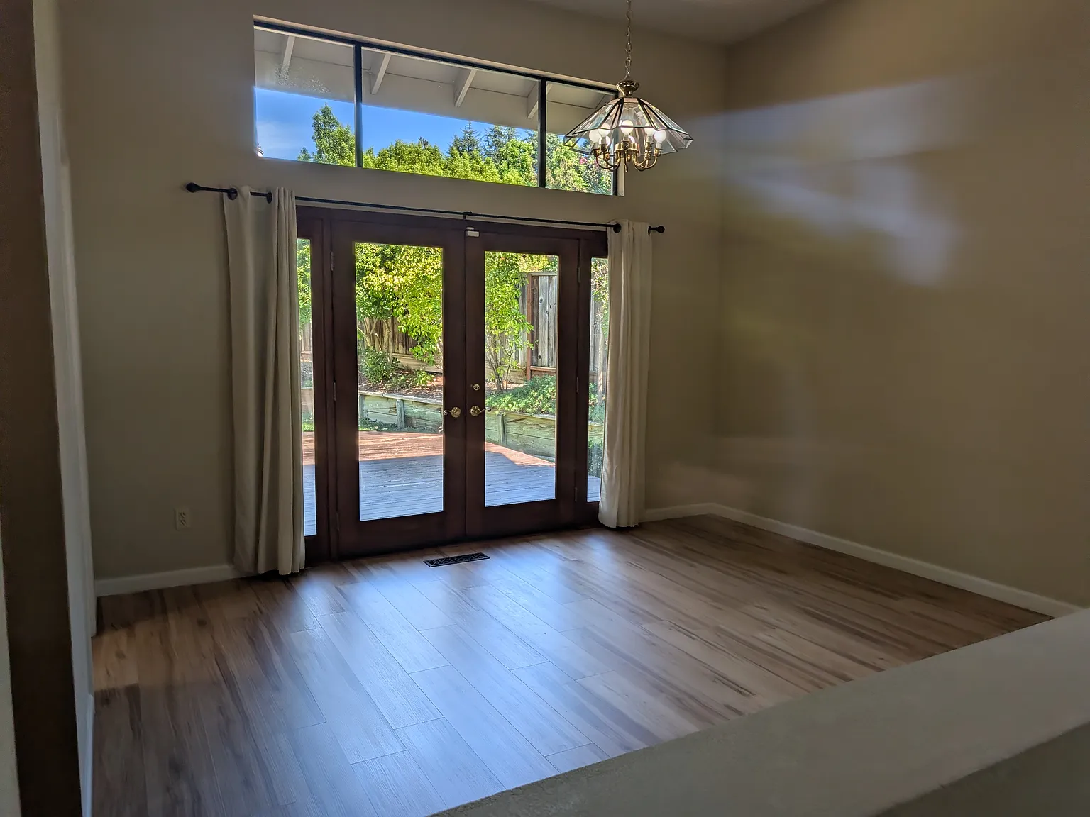 4 bed, 2.5 bath, 3176 sqft, $5,700 — Photo 4